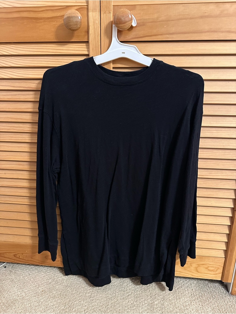 Women’s Long-Sleeve Crewneck Shirt - Black